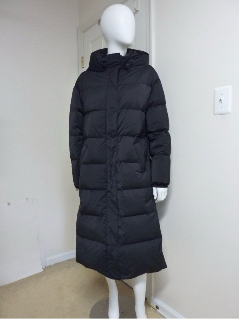 Theory Long Black Puffer down Coat with Hood - size Small, NWT